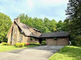 19 Surrey Ln, Chicopee, MA 01013