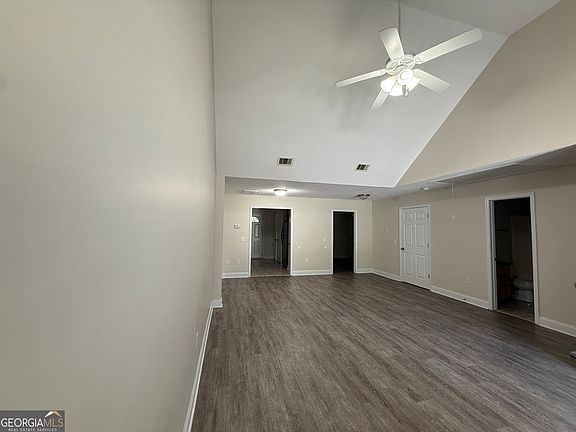 5th image of 126 Lakeview Commons Dr