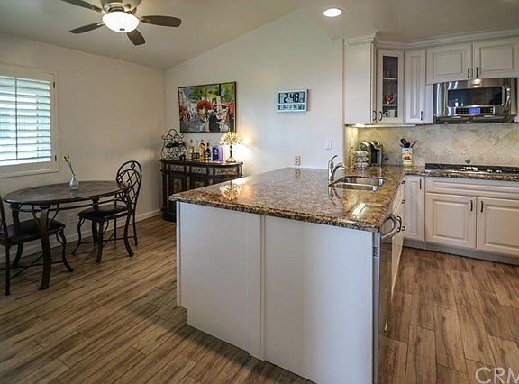 4th image of 77 Hilltop Cir