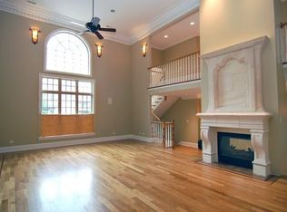 928 W Cullom Ave #928, Chicago, IL 60613