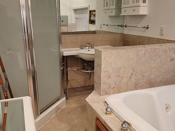5th image of 7442 Hillmont Dr