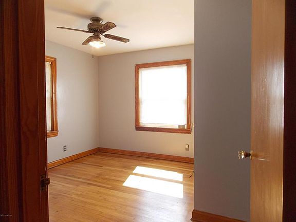 3rd image of 879 Molter Ave