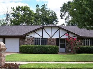 3825 Fox Hollow Dr, Bedford, TX 76021