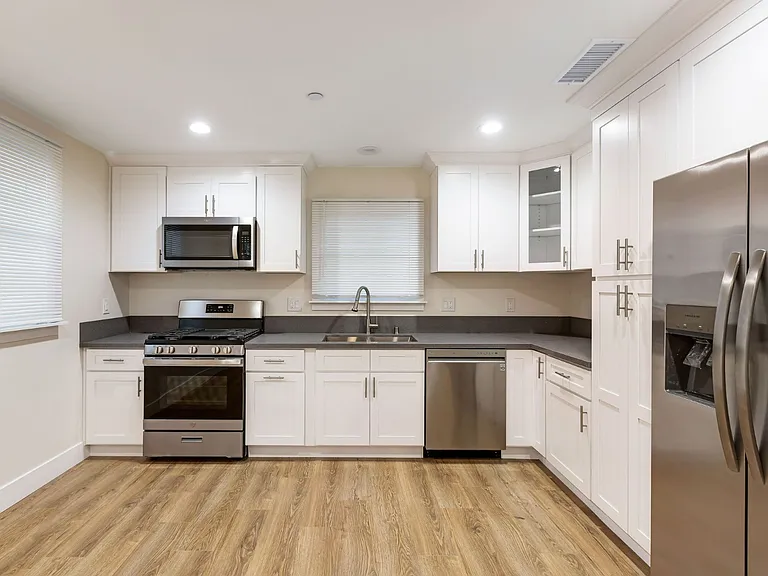 1731 S Burlington Ave #1/2 — Photo 19