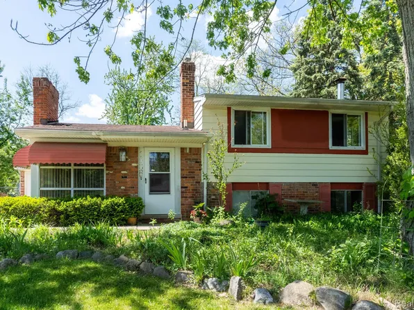 1985 Greenmeadow Dr, Walled Lake, MI 48390