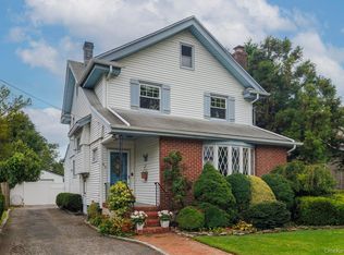 82 Robertson Rd, Lynbrook, NY 11563