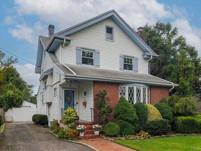 82 Robertson Road, Lynbrook, NY, 11563