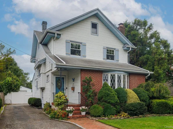 82 Robertson Road, Lynbrook, NY 11563