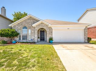 8129 Malibu Sun Dr, Fort Worth, TX 76137