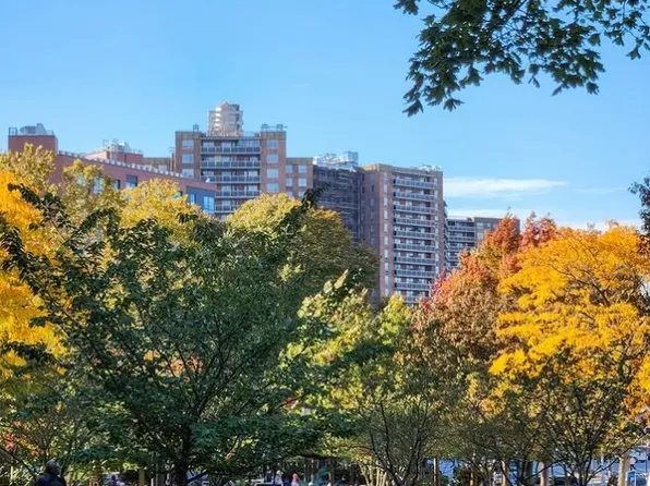 104-60 Queens Boulevard image 13 of 21