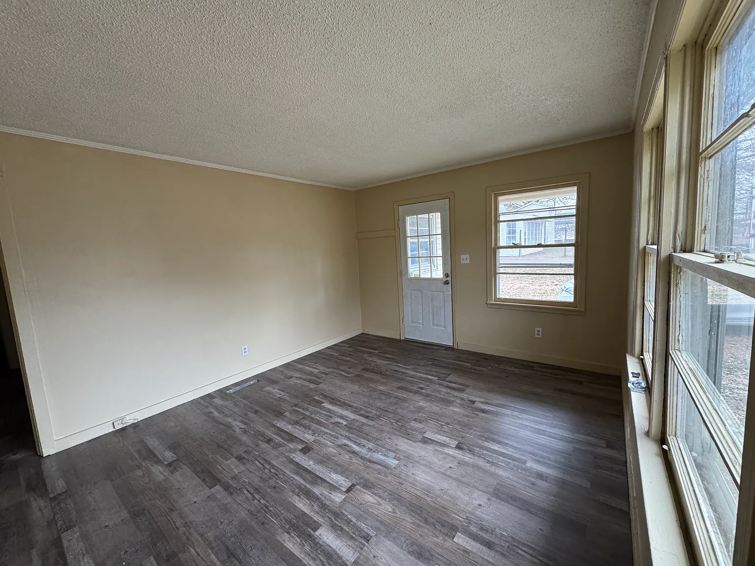 2 bed, 1000 sqft, $795 — Photo 3