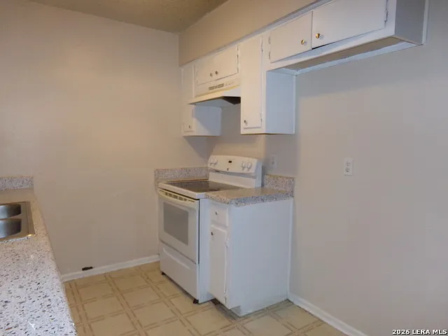 5819 Castle Lk — Photo 15