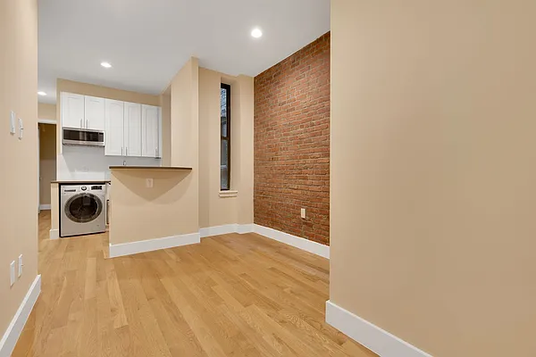 Rented by Cooper & Cooper Real Estate | media 10