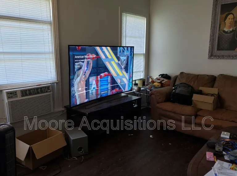 1306 N Travis St — Photo 3