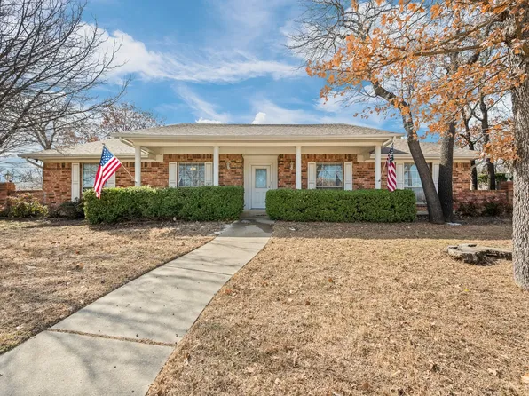 108 Cliffside Dr N, Burleson, TX 76028