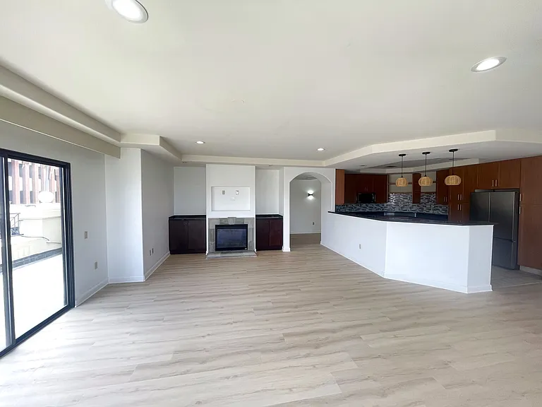 1044 Wall St #36 — Photo 4