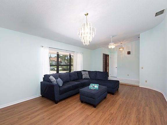 4th image of 638 SE Walters Terrace