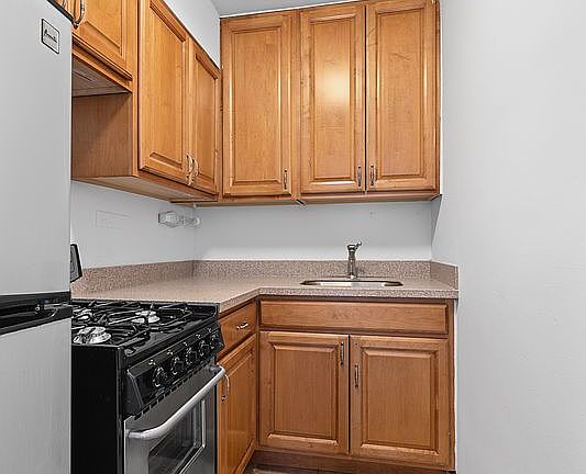 4th image of 520 E 76th St APT 3A