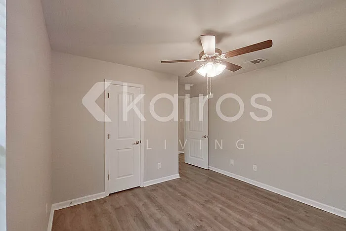 124 Yardley Ct — Photo 16