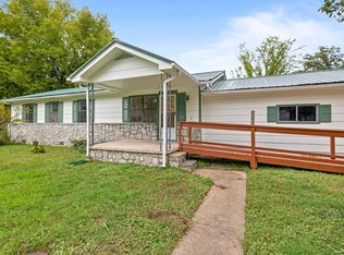 14 Longstreet Rd, Rossville, GA 30741