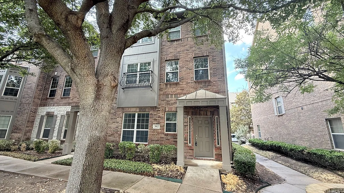 3 bed, 3.5 bath, 2517 sqft, $2,900 — Photo 1