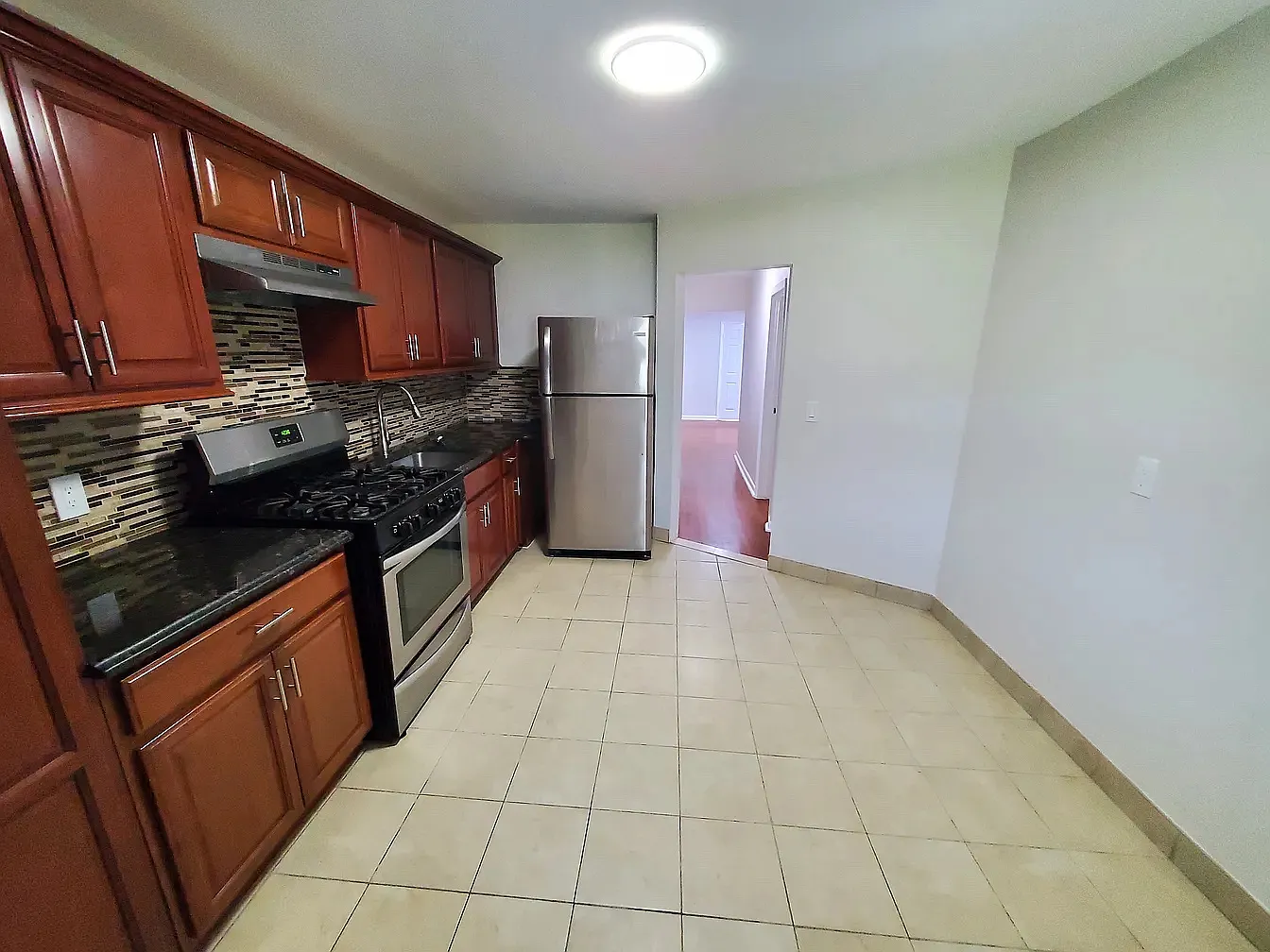 3 bed, 1100 sqft, $3,000 — Photo 4