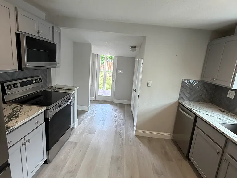 8409 Lynn Ave — Photo 10