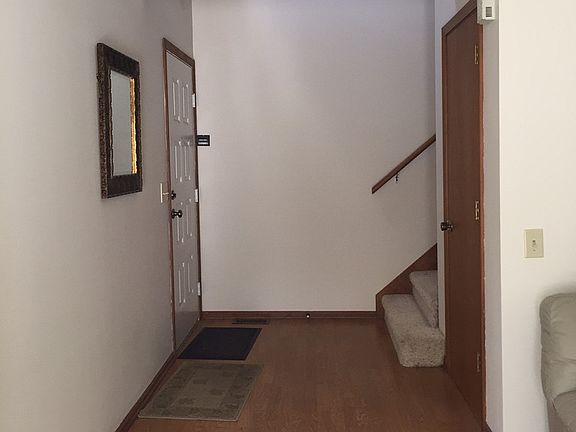 Large entrance to welcome your guests!