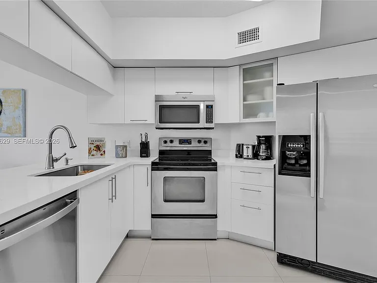 1750 N Bayshore Dr #1602 — Photo 7