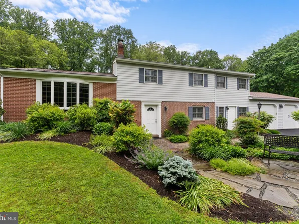 27 Hillbrook Cir, Malvern, PA 19355