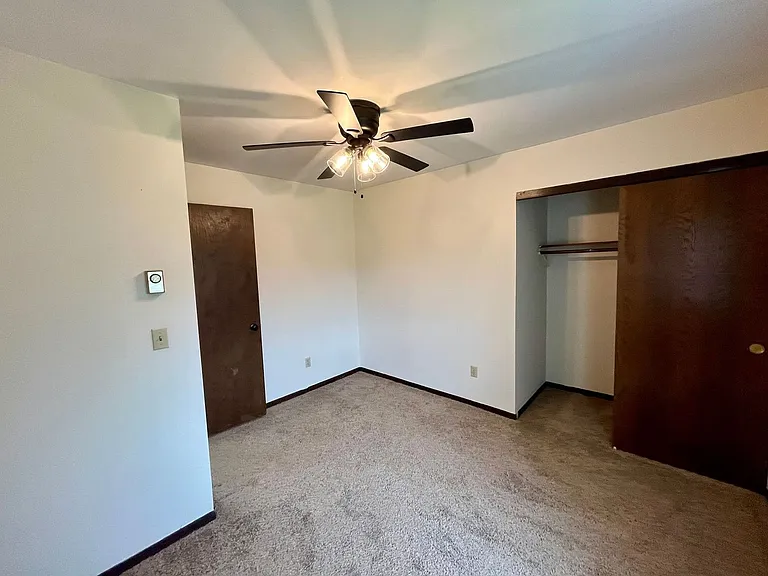 1010 Sawyer Dr — Photo 8