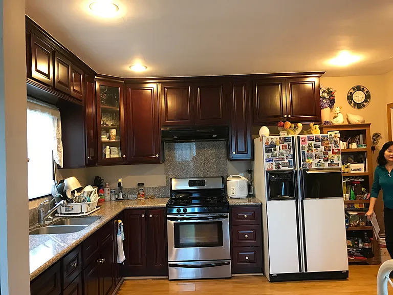 4638 Blackthorne Ave — Photo 20