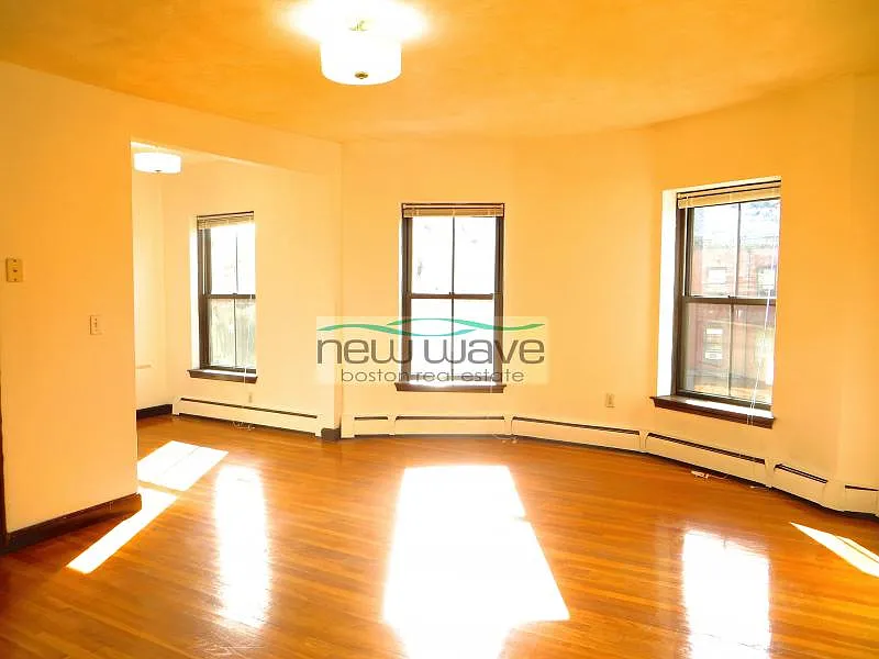 2 bed, 999 sqft, $3,800 — Photo 1