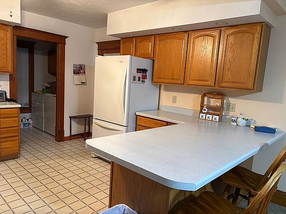 5th image of 207 S 1st St