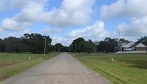 2nd image of 401 Rancho Chico Trl