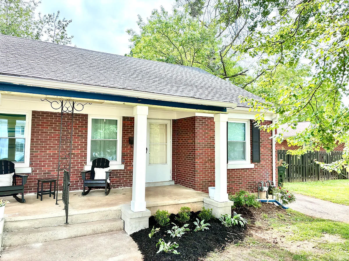 Building Photo - 212 Hillsboro Ave #212