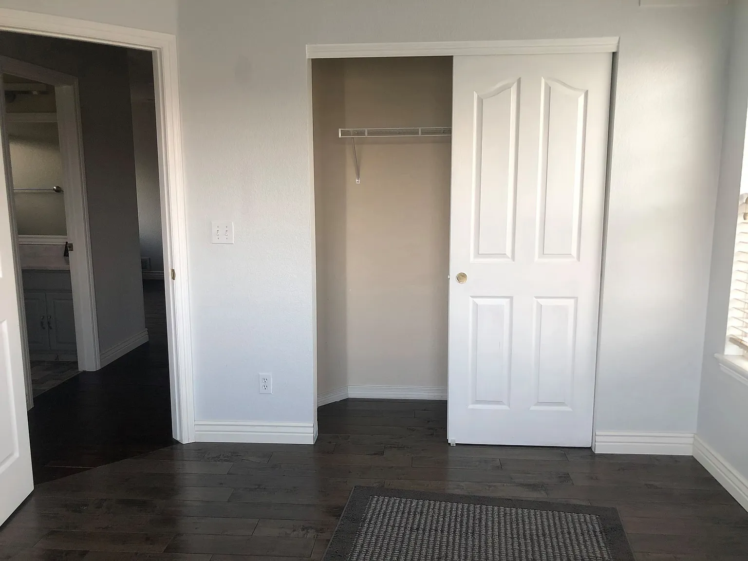 5 bed, 4100 sqft, $3,670 — Photo 3