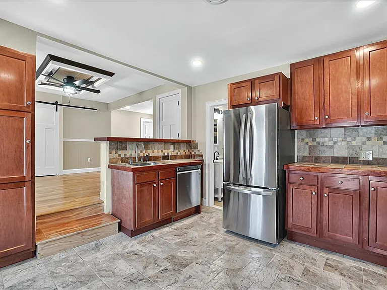 3 Waterbury St #2 — Photo 15