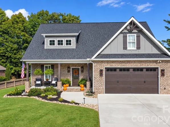 18 Wittenburg Springs Dr, Taylorsville, NC 28681