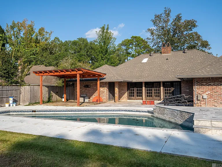 3736 Sessions Dr — Photo 32