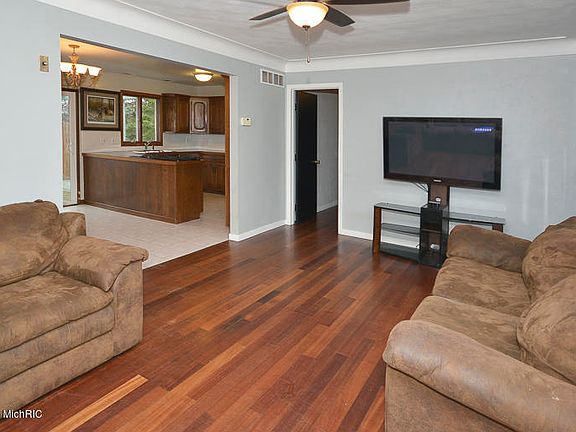 3rd image of 10533 S 27th St