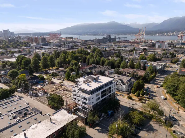 1680 Adanac St #101, Vancouver, BC V5L 2C6