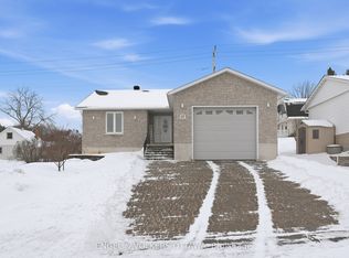 27 Ivy Ave, Renfrew, ON K7V 4C9