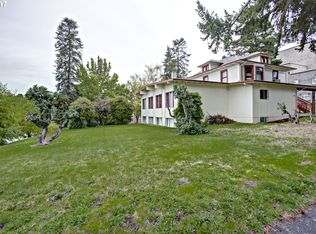8805 NE Glisan St, Portland, OR 97220