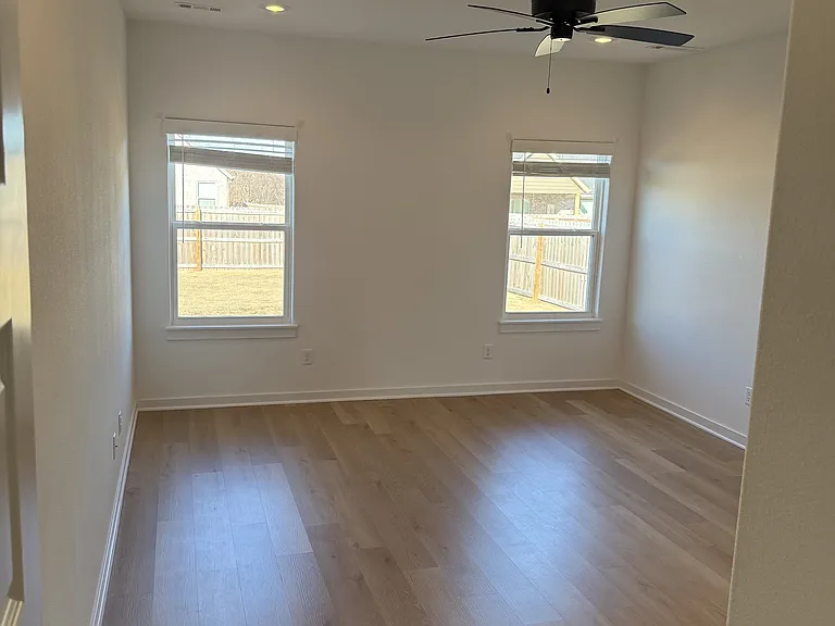 5837 Lavender Ave — Photo 12
