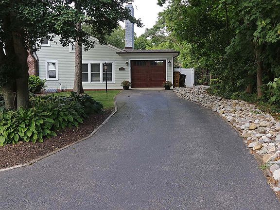 5th image of 1 Laurel Ave