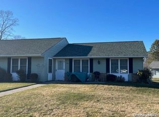 431 Falmouth Ct UNIT B, Ridge, NY 11961