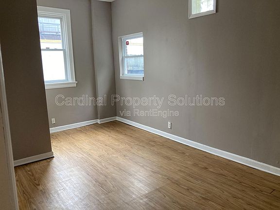 3rd image of 3838 Llewellyn Ave