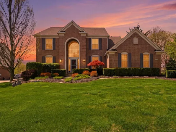 4030 Holly Ln, Rochester, MI 48306