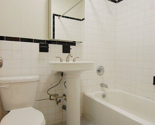 4th image of 446 Saint Nicholas Ave APT 4B